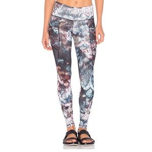 revolve strut this snake legging, size s